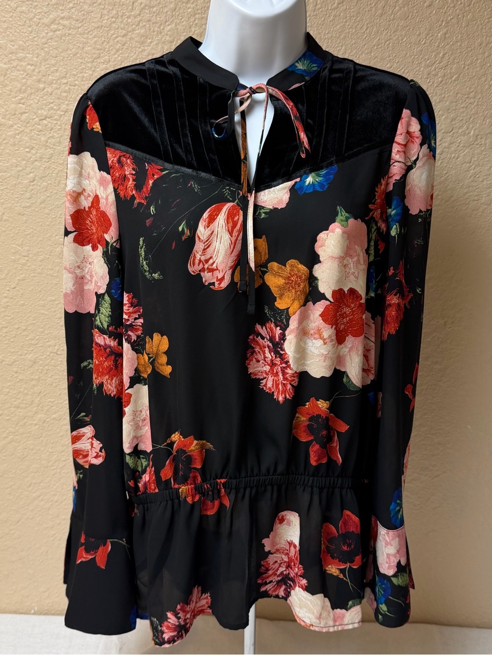 4/$20 Worthington Black Floral Tie-Neck Peplum Blouse